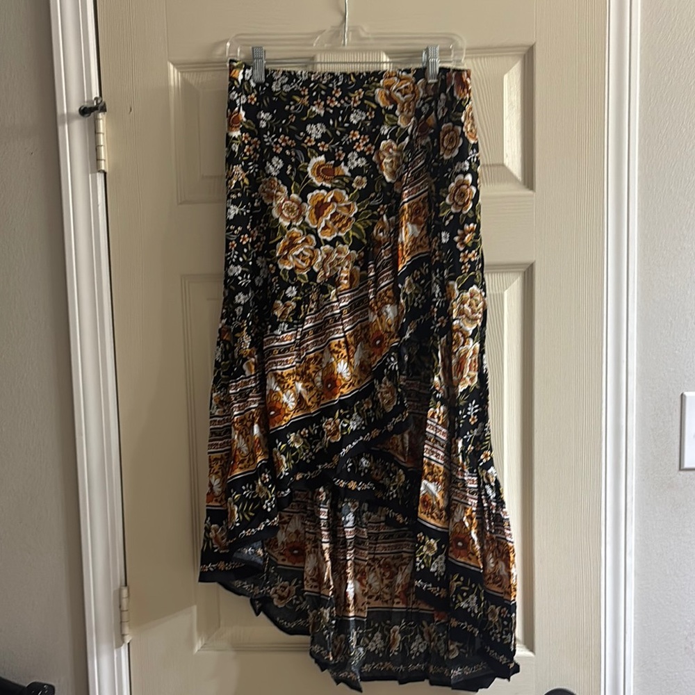 Chic Asymmetrical Floral Skirt in Black and Brown